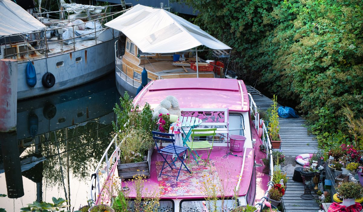 How to Find a Dog-Friendly Pub by the River