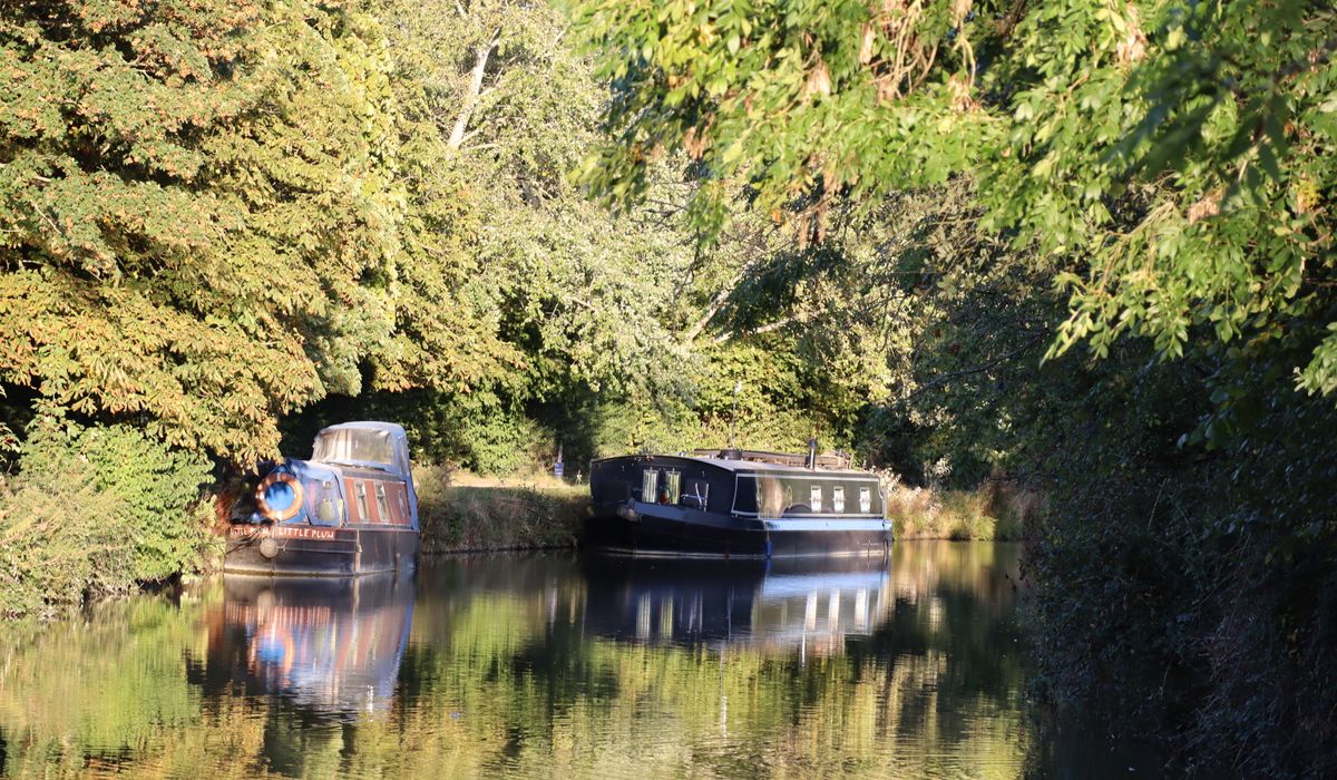 How to Walk Safely Along Busy Canal Towpaths