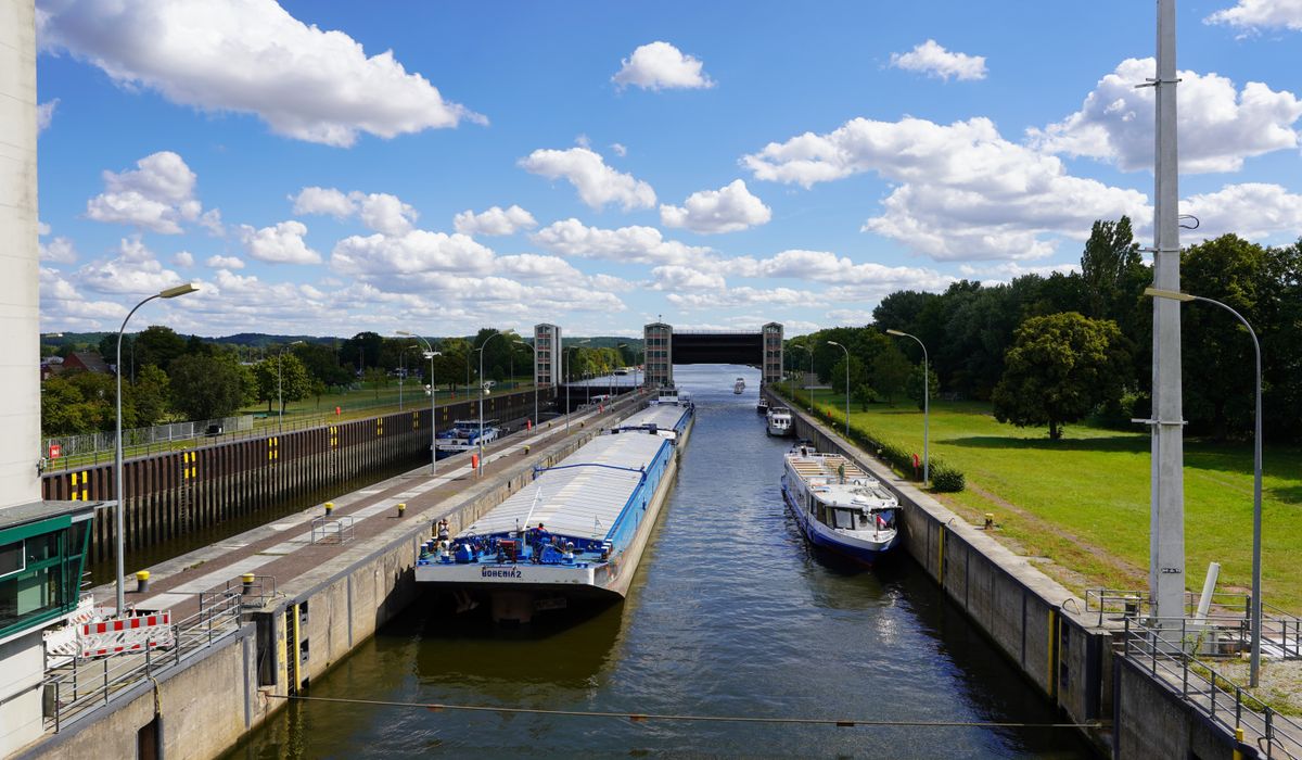 The Rise and Fall of Britain's Commercial Canal Trade